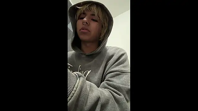 Snapshot of prince_oliverr chatting on 03.31.26 prince oliverr online show from 03.31.26