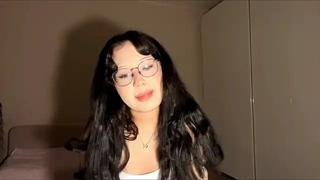 Snapshot of KateGlowee chatting on 02.21.26 KateGlowee online show from 02.21.26