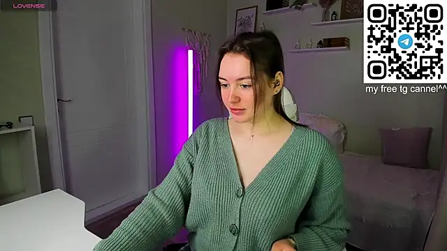 Snapshot of Laura_CollinsS chatting on 05.29.26 Laura CollinsS online show from 05.29.26