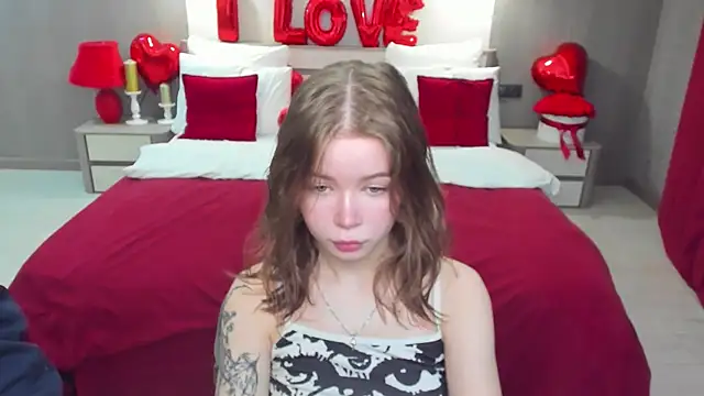 Snapshot of Violetta__Dreams chatting on 02.17.26 Violetta Dreams online show from 02.17.26