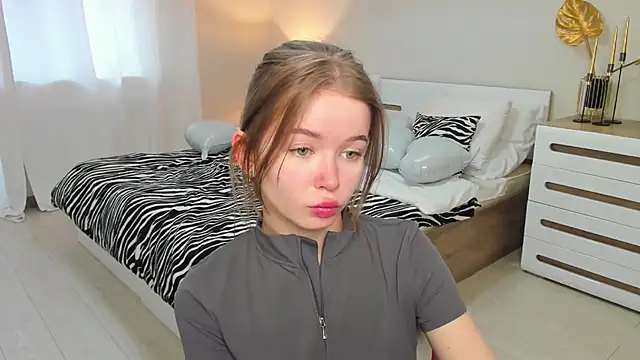 Snapshot of Violetta__Dreams chatting on 02.23.26 Violetta Dreams online show from 02.23.26