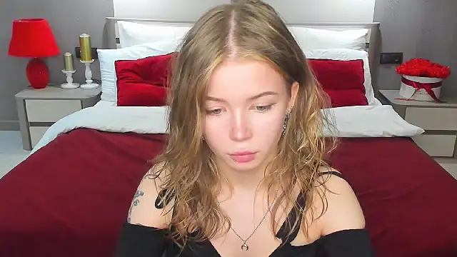 Snapshot of Violetta__Dreams chatting on 06.05.26 Violetta Dreams online show from 06.05.26