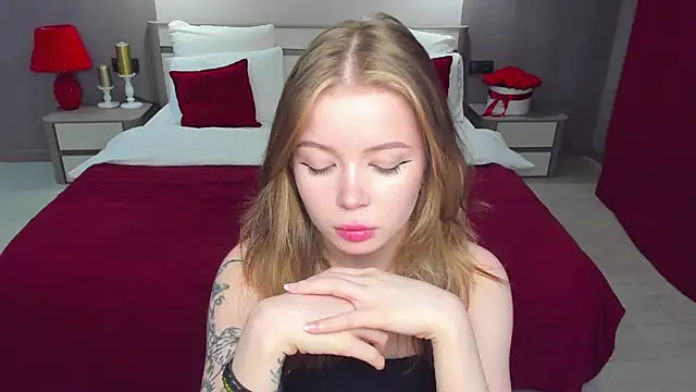 Snapshot of Violetta__Dreams chatting on 06.11.26 Violetta Dreams online show from 06.11.26