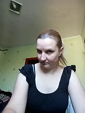 Snapshot of SusanGold9211 chatting on 04.14.26 SusanGold9211 online show from 04.14.26