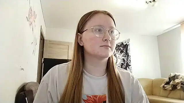 Snapshot of AnikaLipps chatting on 06.18.26 AnikaLipps online show from 06.18.26