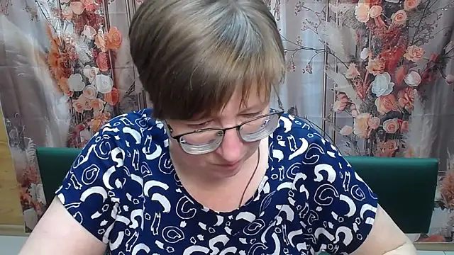 Snapshot of RadaChudna chatting on 05.27.26 RadaChudna online show from 05.27.26