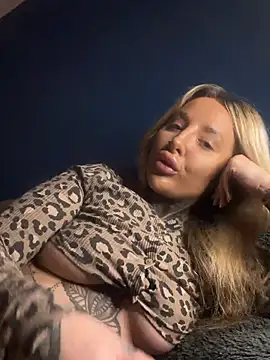 Snapshot of Summerwestt chatting on 03.01.26 Summerwestt online show from 03.01.26