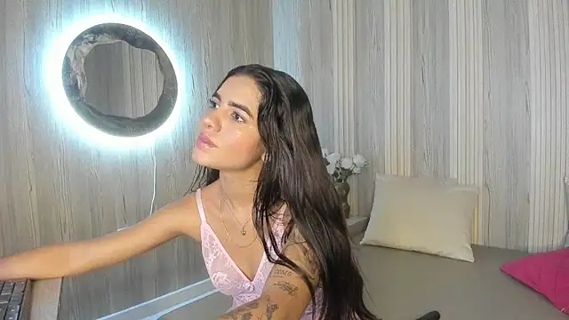 Snapshot of Isabellaa_Rosee chatting on 06.19.26 Isabellaa Rosee online show from 06.19.26