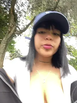 Snapshot of violet19x chatting on 02.18.26 violet19x online show from 02.18.26