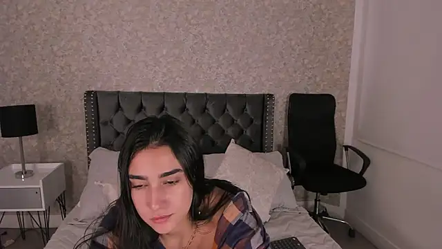 Snapshot of Anika_H chatting on 05.17.26 Anika H online show from 05.17.26