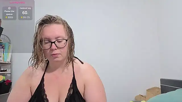 Snapshot of LittleMistys chatting on 06.28.26 LittleMistys online show from 06.28.26