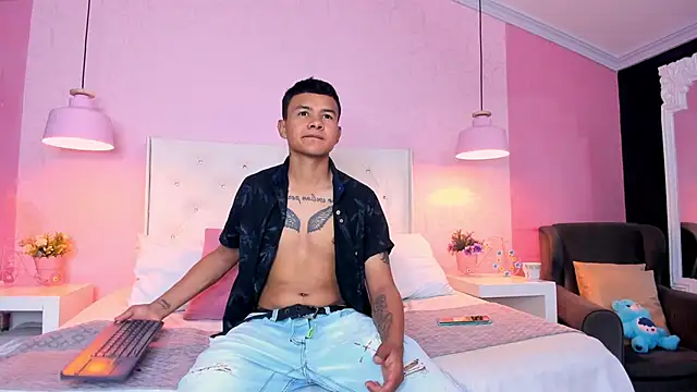 Snapshot of TylerGandi chatting on 02.26.26 TylerGandi online show from 02.26.26