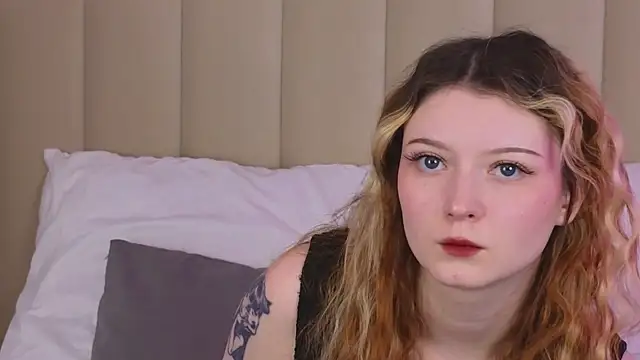 Snapshot of AlyssFrost chatting on 06.16.26 AlyssFrost online show from 06.16.26