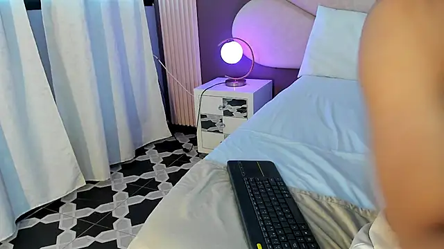 Snapshot of PerlaRogerss_ chatting on 04.04.26 PerlaRogerss online show from 04.04.26