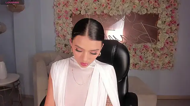Snapshot of JulietteMoreau chatting on 04.23.26 JulietteMoreau online show from 04.23.26