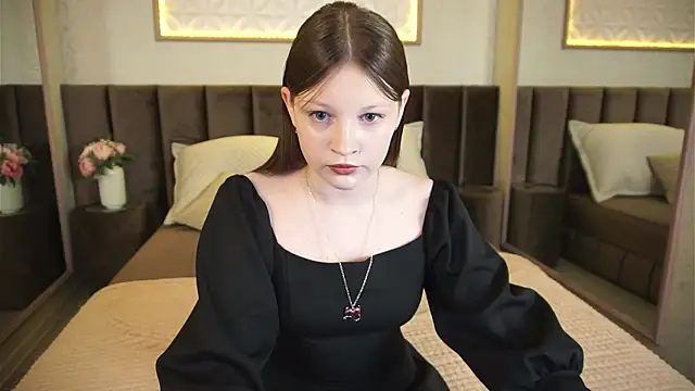 Snapshot of LauraBev chatting on 05.26.26 LauraBev online show from 05.26.26