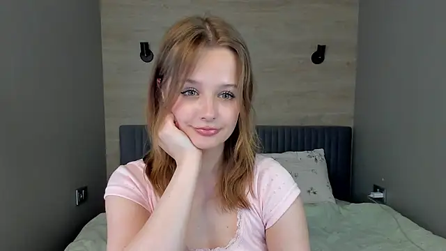 Snapshot of Mary_Phoenix chatting on 06.08.26 Mary Phoenix online show from 06.08.26