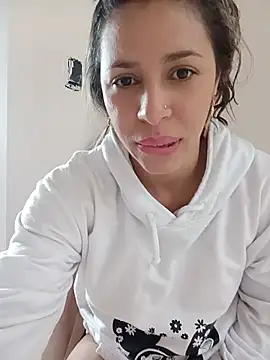 Snapshot of kiki_milu chatting on 05.14.26 kiki milu online show from 05.14.26