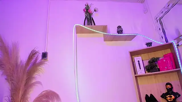 Tylla   online show from 04.18.26