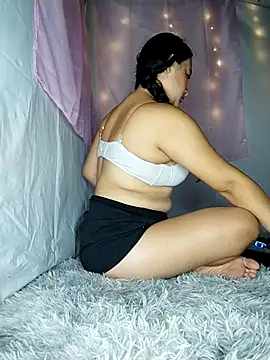 Snapshot of kloe-Dubois chatting on 05.05.26 kloe-Dubois online show from 05.05.26