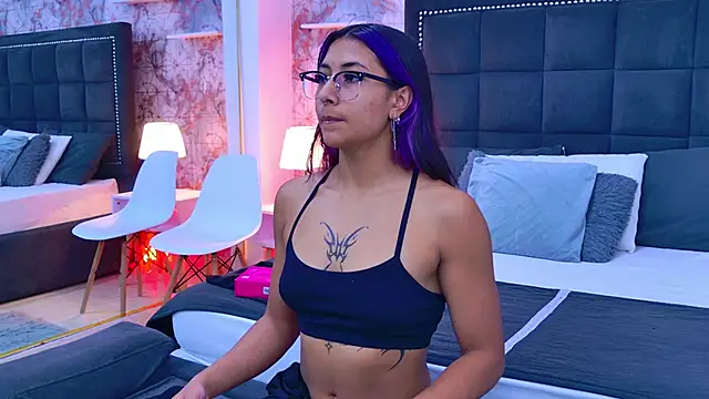 Raven Gloomy online show from 04.15.26