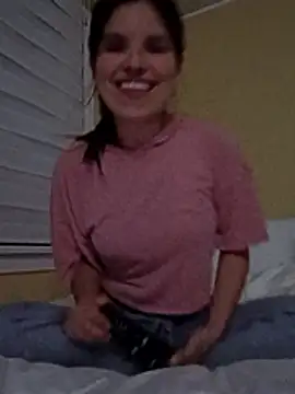 Snapshot of paradise2 chatting on 02.19.26 paradise2 online show from 02.19.26