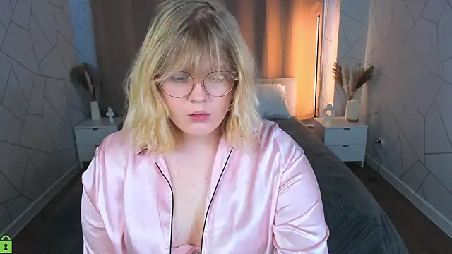 luna c0ra online show from 04.10.26