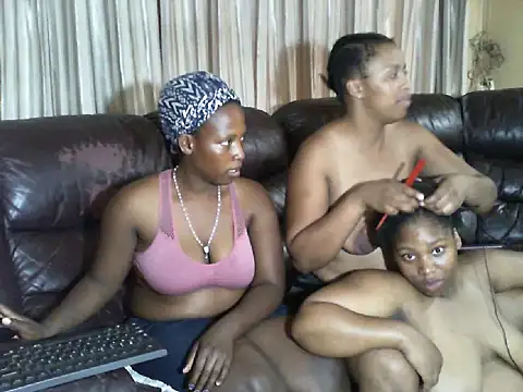 Snapshot of Sky-Diamond chatting on 02.28.26 Sky-Diamond online show from 02.28.26