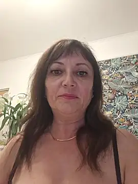 Snapshot of SaraGina chatting on 04.19.26 SaraGina online show from 04.19.26