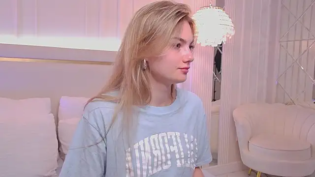 Snapshot of Sona_Lavberi chatting on 05.05.26 Sona Lavberi online show from 05.05.26