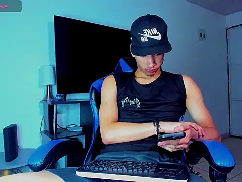 Snapshot of Lyam_Russo chatting on 05.16.26 Lyam Russo online show from 05.16.26
