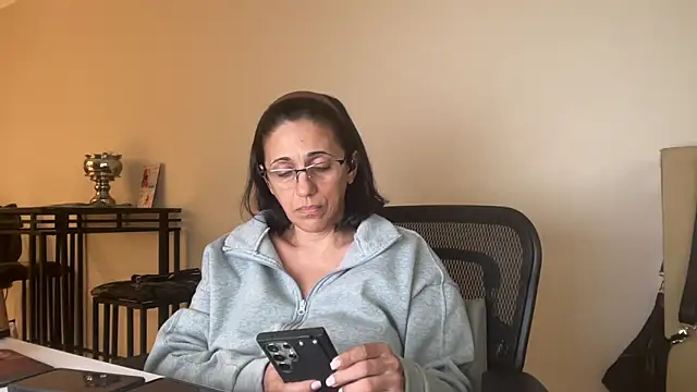 latinamom54 online show from 03.02.26