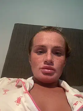 Snapshot of jadey19x chatting on 05.05.26 jadey19x online show from 05.05.26