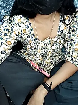 Snapshot of Cutie_babes01 chatting on 02.25.26 Cutie babes01 online show from 02.25.26