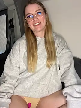 Snapshot of melanieTesss chatting on 02.23.26 melanieTesss online show from 02.23.26