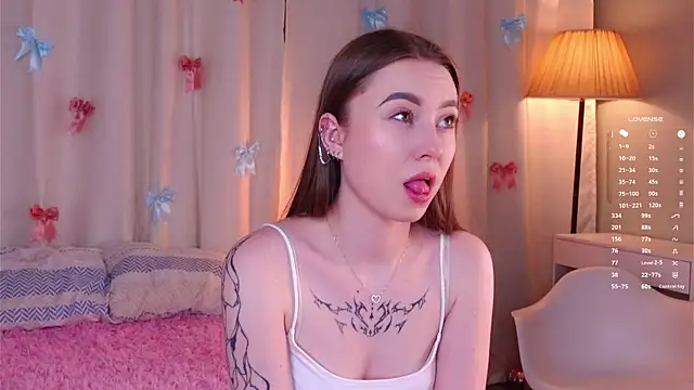 LorileeRuetz online show from 04.17.26