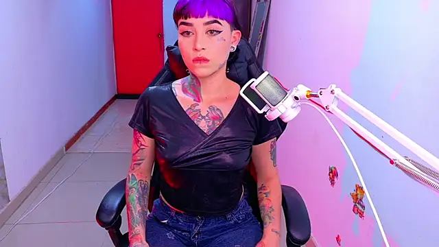 Snapshot of nova_kitttyy chatting on 04.26.26 nova kitttyy online show from 04.26.26
