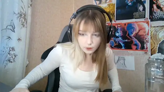 Snapshot of MilaTyan chatting on 06.24.26 MilaTyan online show from 06.24.26
