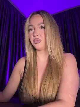 Snapshot of SelenneDreams chatting on 03.02.26 SelenneDreams online show from 03.02.26