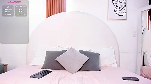 Snapshot of Violett_Rosse_ chatting on 05.12.26 Violett Rosse online show from 05.12.26