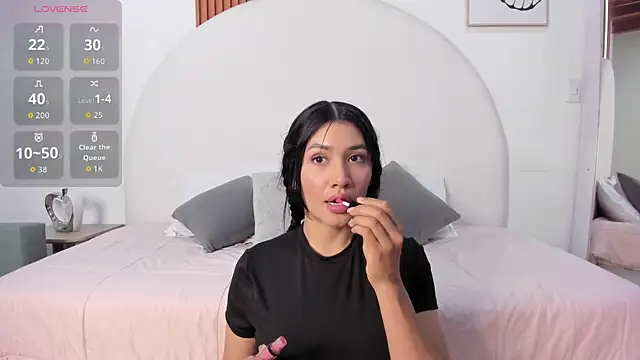Snapshot of Violett_Rosse_ chatting on 05.22.26 Violett Rosse online show from 05.22.26