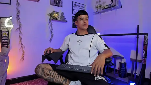 Snapshot of Rob_zaens33 chatting on 02.26.26 Rob zaens33 online show from 02.26.26