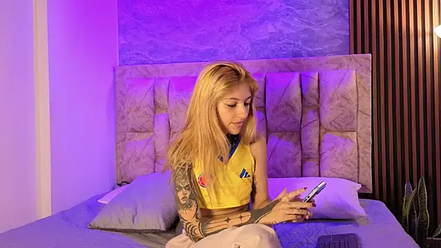 Snapshot of chelsea_dalea chatting on 06.21.26 chelsea dalea online show from 06.21.26