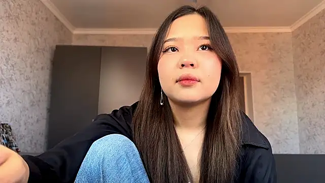 Snapshot of RegenaLandauer chatting on 02.25.26 RegenaLandauer online show from 02.25.26