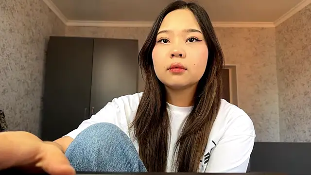 Snapshot of RegenaLandauer chatting on 02.28.26 RegenaLandauer online show from 02.28.26