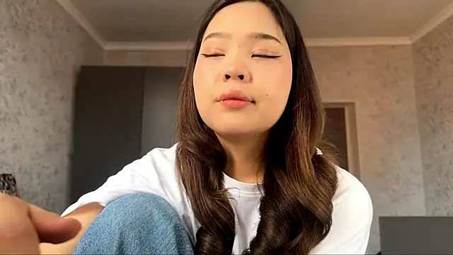 Snapshot of RegenaLandauer chatting on 03.02.26 RegenaLandauer online show from 03.02.26