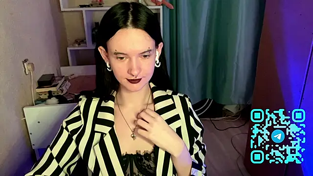 Snapshot of MabelDefina chatting on 04.19.26 MabelDefina online show from 04.19.26