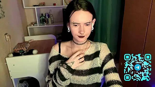Snapshot of MabelDefina chatting on 04.22.26 MabelDefina online show from 04.22.26