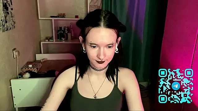 Snapshot of MabelDefina chatting on 04.25.26 MabelDefina online show from 04.25.26