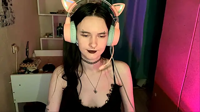 Snapshot of MabelDefina chatting on 05.16.26 MabelDefina online show from 05.16.26